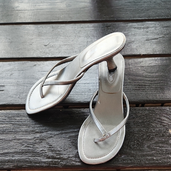 Vintage Zoey  Beth 7 Elegant Silver Women's Sandals - Picture 1 of 6
